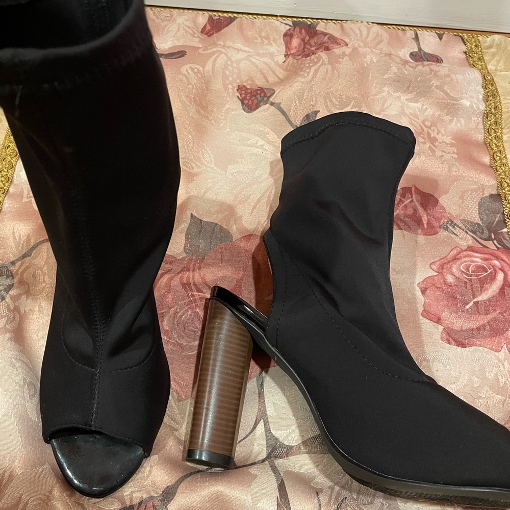 Black Open-toed Booties - Picture 3 of 3